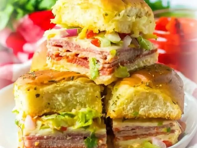 ITALIAN HAWAIIAN SLIDERS.